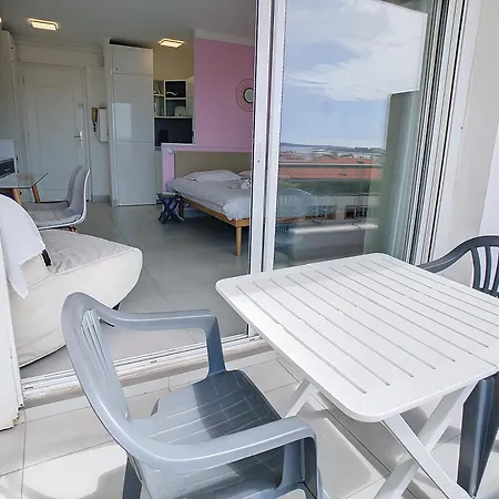 Lovely, Modern Studio With Sea View 117 شقة *